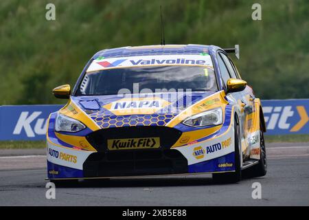 Ash Sutton, Ford Focus ST, NAPA Racing UK, BTCC, British Touring Car Championship, Runden zehn, elf und zwölf der Saison 2024, von den Thruxto Stockfoto