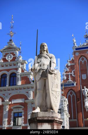 Die wunderschöne Fassade des Hauses der Schwarzen Köpfe, das im 2. Weltkrieg zerstört, aber 1999 wieder aufgebaut wurde, in Riga, Lettland. Stockfoto