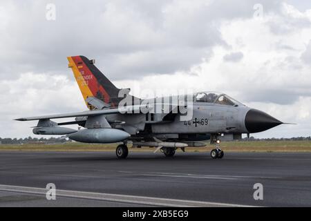 Panavia Tornado von Taktischen Luftwaffen Geschwader 51 Luftwaffe Taxis, während des NATO Tiger Meet Spoters Day 2 in Schleswig ab, Jagel, Deutschland, 10. Juni 2024 (Foto: Cody Froggatt/News Images) Stockfoto