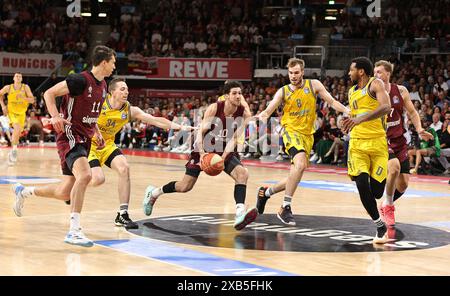 Leandro Bolmaro (Bayern Basketball, #10) setzt dich durch. GER, FC Bayern Basketball vs. Alba Berlin, Basketball, 1.Bundesliga, Playoffs, Finale Spiel 2, Saison 2023/2024, 10.06.2024, Foto: Eibner-Pressefoto/Marcel Engelbrecht Stockfoto