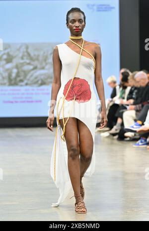 Einzelausstellung: Liverpool John Moores University und London College for Design & Fashion, Vietnam Catwalk Credit: Siehe Li/Picture Capital/Alamy Live News Stockfoto