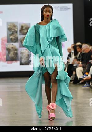 Einzelausstellung: Liverpool John Moores University und London College for Design & Fashion, Vietnam Catwalk Credit: Siehe Li/Picture Capital/Alamy Live News Stockfoto