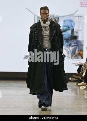 Einzelausstellung: Liverpool John Moores University und London College for Design & Fashion, Vietnam Catwalk Credit: Siehe Li/Picture Capital/Alamy Live News Stockfoto