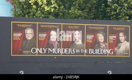 Los Angeles, Kalifornien, USA 8. Juni 2024 Meryl Streep, Selena Gomez, Steve Martin und Martin Short Only Morde in the Building Billboard am Sunset Blvd am 8. Juni 2024 in Los Angeles, Kalifornien, USA. Foto: Barry King/Alamy Stock Photo Stockfoto