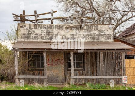 Landschaftlich reizvoll, South Dakota - die kleine Stadt Scenic, die heute größtenteils verlassen ist, zwischen dem Badlands National Park und dem Pine Ridge Indian Reservation. Das alte L Stockfoto