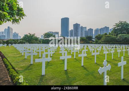 Jakarta, Indonesien - 8. Mai 2024. Ereveld Memorial Cemetary ist ein niederländischer Kriegsfriedhof in Menteng Pulo Jakarta in Indonesien. Stockfoto