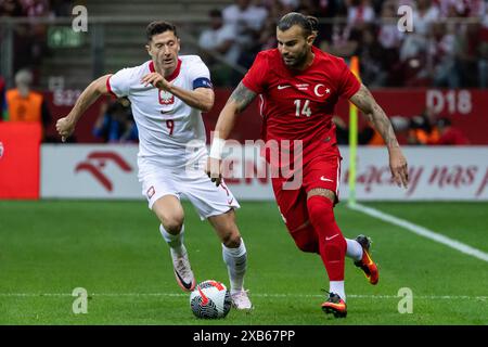 Warschau, Provinz Mazowien, Polen. Juni 2024. Robert Lewandowski (links), Abdulkerim Bardakci (rechts) während des internationalen Freundschaftsfußballspiels zwischen Polen und der Türkei im Nationalstadion in Warschau. Quelle: ZUMA Press, Inc./Alamy Live News Stockfoto