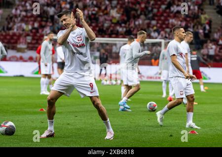 Warschau, Provinz Mazowien, Polen. Juni 2024. Der polnische Stürmer Robert Lewandowski (links) beim Aufwärmtraining vor dem Fußballspiel zwischen Polen und der Türkei im Nationalstadion in Warschau. Quelle: ZUMA Press, Inc./Alamy Live News Stockfoto