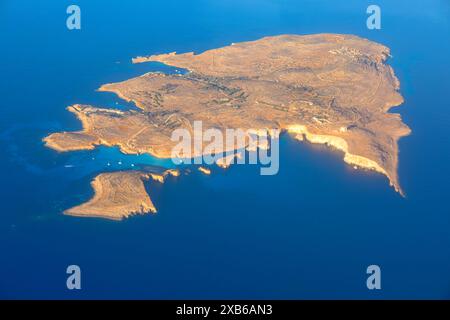 Comino Island in Malta Blick von oben. Luftaufnahme der Insel im Mittelmeer Stockfoto