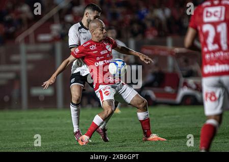 GO - GOIANIA - 10/06/2024 - BRASILEIRO B 2024, VILA NOVA-GO x CEARA - Cristiano Spieler aus Vila Nova-GO während eines Spiels gegen Ceara im Onesio Brasileiro Alvarenga Stadion für die brasilianische B 2024 Meisterschaft. Foto: Isabela Azine/AGIF Stockfoto