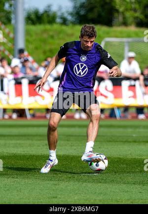 Thomas Müller (Deutschland, #13) am Ball, GER, DFB, Oeffentliches Training, Fussball Herren Nationalmannschaft Deutschland, UEFA Fussball Europameisterschaft 2024, Herzogenaurach 10.06.2024. Foto: Eibner-Pressefoto/Florian Wiegand Stockfoto