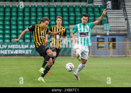 Soborg, Dänemark. Juni 2024. Flamur Dzelili (11) von ab und Marcus Kirchheiner (17) von Aarhus Fremad gesehen während der 2. Ligaspiel zwischen ab Gladsaxe und Aarhus Fremad im Gladsaxe Stadion in Soborg. (Foto: Gonzales Foto - Rune Mathiesen). Stockfoto