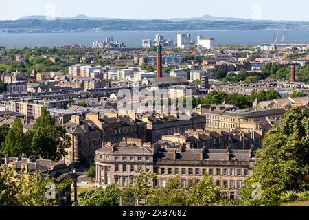 Blick in Richtung Leith und Firth of Forth von Calton Hill, Edinburgh Stockfoto