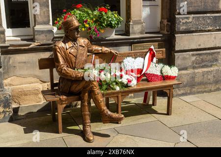 Statue des polnischen Kriegshelden General Stanislaw Maczek in den City Chambers in Edinburgh Old Town, Schottland Stockfoto