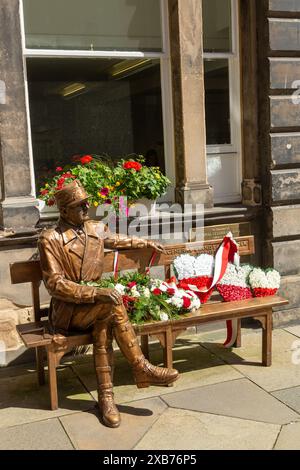 Statue des polnischen Kriegshelden General Stanislaw Maczek in den City Chambers in Edinburgh Old Town, Schottland Stockfoto