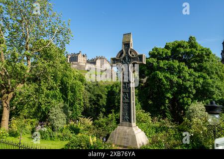 Celtic Cross In Memory An Dean Ramsay (Rev. Edward Bannerman Ramsay), Princes Street Gardens Edinburgh Schottland Stockfoto