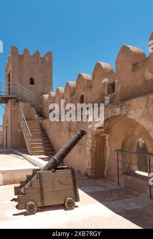 Kasbah von Sfax ist eine Kasbah, eine islamische Wüstenfestung, die sich in der südwestlichen Ecke der antiken Stadt Sfax befindet, einer Hafenstadt am Mittelmeer Stockfoto