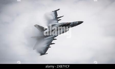 Captain Alex L. Hampton, aus Chicago, Commander, Carrier Air Wing 7, Vordersitz und Commander. Jeffery J. Creighan aus Pittsburgh, ehemaliger Kommandant der Offi Stockfoto