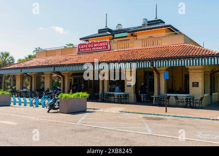 Das Café du Monde öffnet im City Park, einem alten traditionellen Gebäude, New Orleans City Park, Louisiana, USA. Das ikonische Café New Orleans ist bekannt für das Café au Laits, Stockfoto