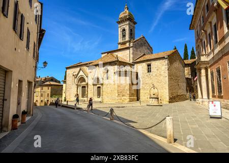 San Quirico d'Orcia, Italien - 26. April 2023: Die Stiftskirche San Quirico d'Orcia, Toskana, Italien Stockfoto