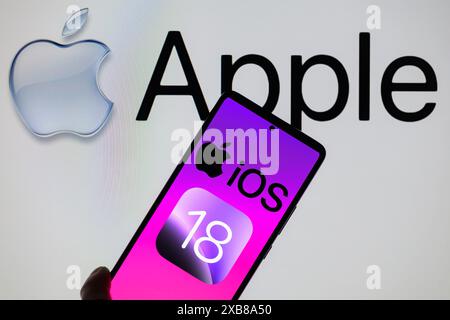 Brüssel, Belgien Juni 2024. Das Apple iOS 18-Logo wird auf einem Smartphone angezeigt, wie in dieser Abbildung zu sehen ist. Aufgenommen in Brüssel, Belgien. Am 10. Juni 2024. (Jonathan Raa/SIPA USA) *** ausschließlich für redaktionelle Nachrichten *** Credit: SIPA USA/Alamy Live News Stockfoto