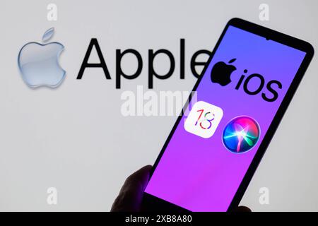 Brüssel, Belgien Juni 2024. Das Apple iOS 18-Logo und das Siri AI-Symbol werden auf einem Smartphone angezeigt, wie in dieser Abbildung zu sehen ist. Aufgenommen in Brüssel, Belgien. Am 10. Juni 2024. (Jonathan Raa/SIPA USA) *** ausschließlich für redaktionelle Nachrichten *** Credit: SIPA USA/Alamy Live News Stockfoto