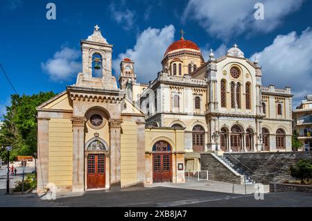 Agios Minas Kapelle, 17. Jahrhundert, Agios Minas Kathedrale, 19. Jahrhundert, dahinter, in Heraklion (Iraklio, Iraklion), Zentralkreta, Griechenland Stockfoto