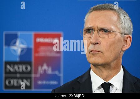 Praha, Tschechische Republik. 31. Mai 2024. NATO-Generalsekretär Jens Stoltenberg spricht auf einer Pressekonferenz am letzten Tag des zweitägigen informellen Treffens der Außenminister der NATO-Länder, um 25 Jahre Tschechien in der NATO und 75 Jahre nach der Gründung der NATO zu feiern, am 31. Mai 2024 in Prag (Tschechische Republik). Quelle: Michal Kamaryt/CTK Photo/Alamy Live News Stockfoto