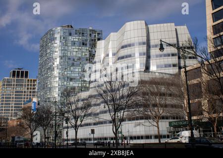 Die städtischen Gebäude auf einer Stadtstraße, Chelsea Skyline in New York Stockfoto