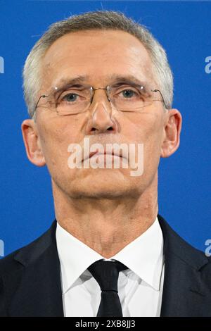 Praha, Tschechische Republik. 31. Mai 2024. NATO-Generalsekretär Jens Stoltenberg spricht auf einer Pressekonferenz am letzten Tag des zweitägigen informellen Treffens der Außenminister der NATO-Länder, um 25 Jahre Tschechien in der NATO und 75 Jahre nach der Gründung der NATO zu feiern, am 31. Mai 2024 in Prag (Tschechische Republik). Quelle: Michal Kamaryt/CTK Photo/Alamy Live News Stockfoto