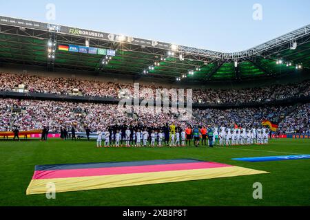 Startelf bei der Nationalhymne, davor Deutschland Fahne, GER, Deutschland vs Griechenland, Testspiel DFB Fussball Herren Nationalmannschaft, Vorbereitung UEFA Euro 2024, 07.06.2024 DFB-Vorschriften verbieten jede Verwendung von Fotografien als Bildsequenzen und/oder Quasi-Video Foto: Eibner-Pressefoto/Michael Memmler Stockfoto