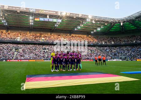 Teamfoto Startelf, davor Deutschland Fahne auf dem Boden, GER, Deutschland vs Griechenland, Testspiel DFB Fussball Herren Nationalmannschaft, Vorbereitung UEFA Euro 2024, 07.06.2024 DFB-Vorschriften verbieten jede Verwendung von Fotos als Bildsequenzen und/oder Quasi-Video Foto: Eibner-Pressefoto/Michael Memmler Stockfoto