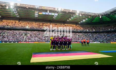Teamfoto Startelf, davor Deutschland Fahne auf dem Boden, GER, Deutschland vs Griechenland, Testspiel DFB Fussball Herren Nationalmannschaft, Vorbereitung UEFA Euro 2024, 07.06.2024 DFB-Vorschriften verbieten jede Verwendung von Fotos als Bildsequenzen und/oder Quasi-Video Foto: Eibner-Pressefoto/Michael Memmler Stockfoto