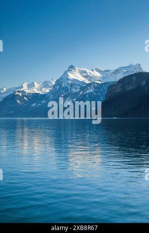 Geographie / Reise, Schweiz, Urner See, Blick vom Brunnen in Richtung Urner Alpen, KEINE EXKLUSIVE NUTZUNG FÜR FALTKARTEN-GRUSSKARTEN-POSTKARTEN-NUTZUNG Stockfoto