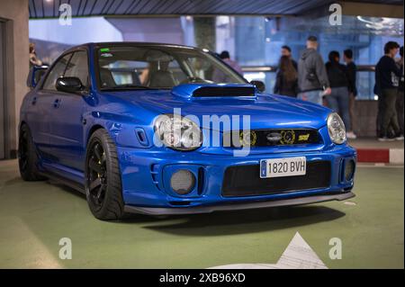 Der klassische blaue Subaru Impreza WRX STI Rallye-Sportwagen der zweiten Generation Stockfoto