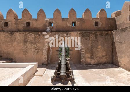 6. Juni 2024, Sfax, Tunesien: Eine mittelalterliche Kanone in der Kasbah von Sfax ist eine Kasbah, eine islamische Wüstenfestung, die sich in der südwestlichen Ecke der antiken Stadt Sfax befindet. (Credit Image: © John Wreford/SOPA Images via ZUMA Press Wire) NUR REDAKTIONELLE VERWENDUNG! Nicht für kommerzielle ZWECKE! Stockfoto