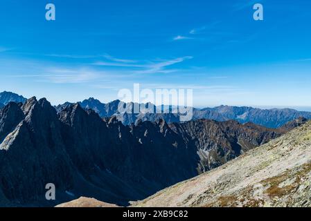 Fantastische Aussicht vom Sedielko-Bergpass in der Hohen Tatra in der Slowakei im Spätsommer Stockfoto