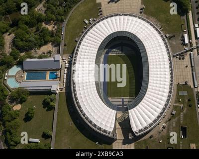 Die niederländische Nationalmannschaft spielt in der Gruppenphase der Europameisterschaft 2024 im Olympiastadion in Berlin gegen Österreich. Auch das Finale der Euro 2024 wird hier ausgetragen. Die Arena ist das Heimstadion des Berliner Fußballvereins Hertha BSC netherlands Out - belgien Out Stockfoto