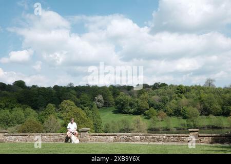 Besucher besuchen im Frühjahr die Gärten von Chartwell, Heimat von Sir Winston Churchill in Kent Stockfoto