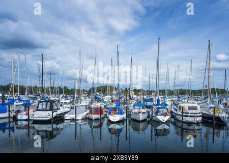 Boote im Jachthafen, Eckernförde, Ostsee, Schleswig-Holstein, Deutschland Stockfoto