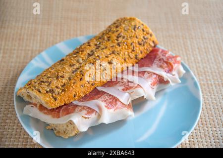 Iberisches Schinken-Sandwich. Spanien. Stockfoto