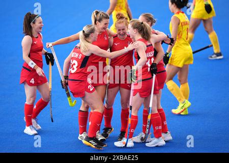 Die britische Charlotte Watson feiert, nachdem sie beim Spiel der FIH Hockey Pro League der Frauen im Lee Valley Hockey and Tennis Centre in London einen Treffer erzielt hat. Bilddatum: Dienstag, 11. Juni 2024. Stockfoto