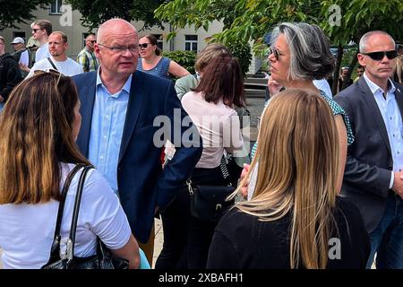 Innenministerin Dr. Tamara Zieschang CDU,Sachsen-Anhalt besucht mit dem Rektor der Fachhochschule Polizei Thorsten Führing den Tag der offenen Tür in Aschersleben. Tag der offenen Tür am 08.06.2024 an der Fachhochschule der Polizei in Aschersleben Sachsen-Anhalt. Interessierte Besucher bekommen einen Blick hinter die Kulissen des Polizeialltags. Mit Unterstützung der gesammten Kolleginnen und Kollegen der Landespolizei Sachsen-Anhalt gibt es umfangreiche Ausstellungsangebote und verschiedene Vorführungen. Es gibt eine Straße der Einsatzgebiete, welche z.B. Wasserwerfer, Sonderwagen, Gerätewa Stockfoto