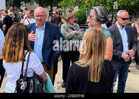 Innenministerin Dr. Tamara Zieschang CDU,Sachsen-Anhalt besucht mit dem Rektor der Fachhochschule Polizei Thorsten Führing den Tag der offenen Tür in Aschersleben. Tag der offenen Tür am 08.06.2024 an der Fachhochschule der Polizei in Aschersleben Sachsen-Anhalt. Interessierte Besucher bekommen einen Blick hinter die Kulissen des Polizeialltags. Mit Unterstützung der gesammten Kolleginnen und Kollegen der Landespolizei Sachsen-Anhalt gibt es umfangreiche Ausstellungsangebote und verschiedene Vorführungen. Es gibt eine Straße der Einsatzgebiete, welche z.B. Wasserwerfer, Sonderwagen, Gerätewa Stockfoto