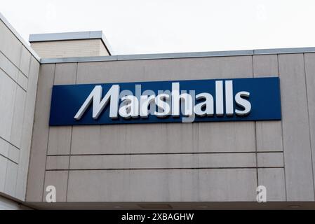 Toronto, ON, Kanada - 30. August 2023: Blick auf das Schild des Marshalls-Geschäfts in Toronto Stockfoto