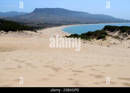 Blick auf Bolonia von einer der größten sich bewegenden Sanddünen Europas, Andalusien, Spanien Stockfoto