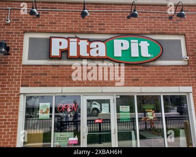 Toronto, ON, Kanada – 20. April 2024: Sehen Sie das Logo des Unternehmens Pita Pit Stockfoto