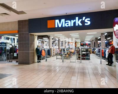 Toronto, ON, Kanada – 10. Januar 2024: Sehen Sie das Logoschild von Marks Geschäft in Toronto Stockfoto