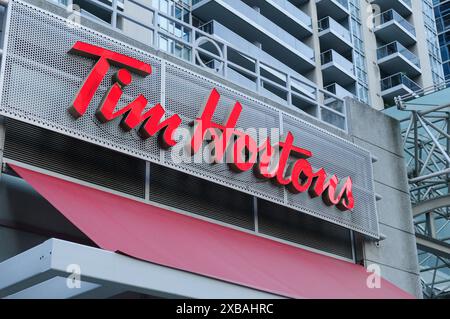 Toronto, ON, Kanada – 20. Januar 2024: Tim Hortons Inc., auch Tim's oder Timmie's genannt, ist eine kanadische Kaffeehaus- und Restaurantkette Stockfoto