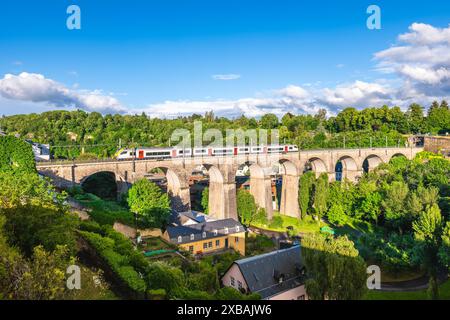 Die Passerelle, auch bekannt als das Luxemburger Viadukt, ist ein Viadukt in Luxemburg-Stadt im Süden Luxemburgs. Stockfoto